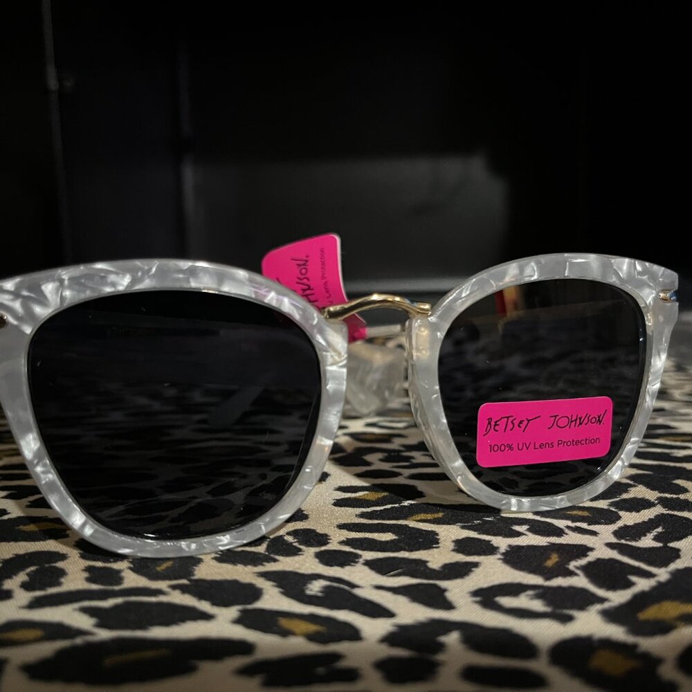 Betsy Johnson Sunglasses - Marble Pearl White - Cat Eye - Gold Detail